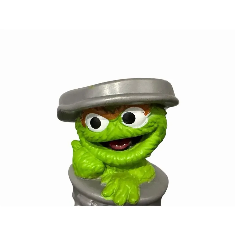 Hasbro Sesame Street Oscar The Grouch Cake Topper Toy 3
